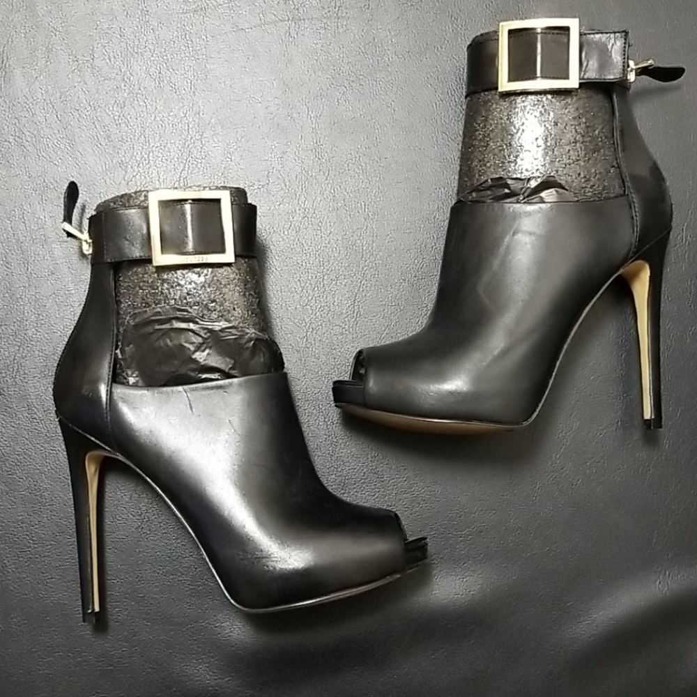 Guess black heels size 7